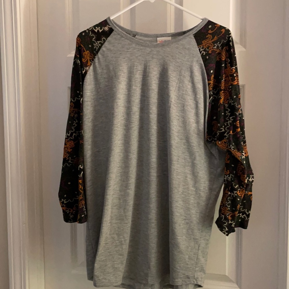 LuLaRoe randy T-shirt. 3xl. Smoke free home. Limited wears